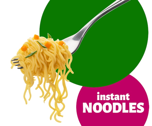 Fideos instantáneos con tenedor aislado