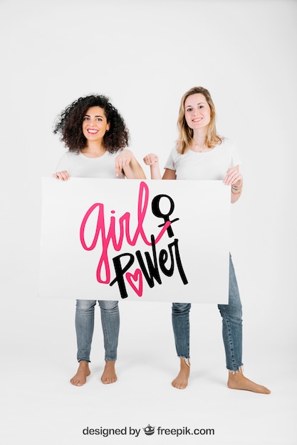 PSD filles tenant un tableau blanc