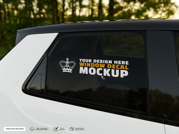 Finestrino laterale PSD di un'auto bianca per mockup di adesivi o decalcomanie