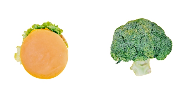 Flat lay alimentos saludables vs no saludables