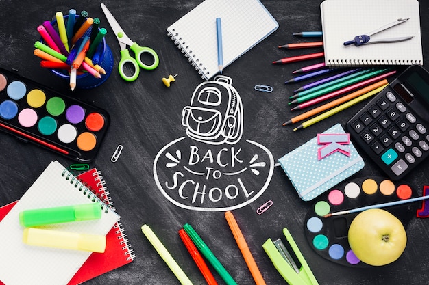 PSD flat lay back to school avec des fournitures colorées