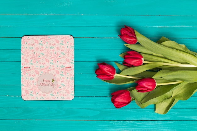 Flat lay dia das mães composição com maquete de livro aberto