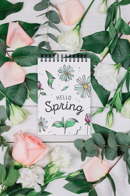 Flat lay notepad mockup com conceito de primavera