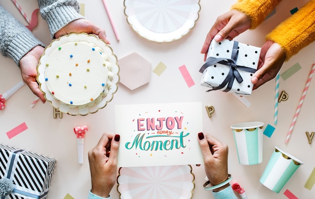 Flatlay del concepto de fiesta de celebración de cumpleaños