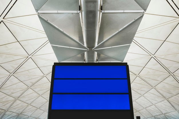 Flugstatusanzeige am Flughafen