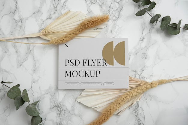 Flyer-Attrappe mit eleganten und luxuriösen Blumen