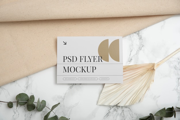 Flyer-Attrappe mit eleganten und luxuriösen Blumen