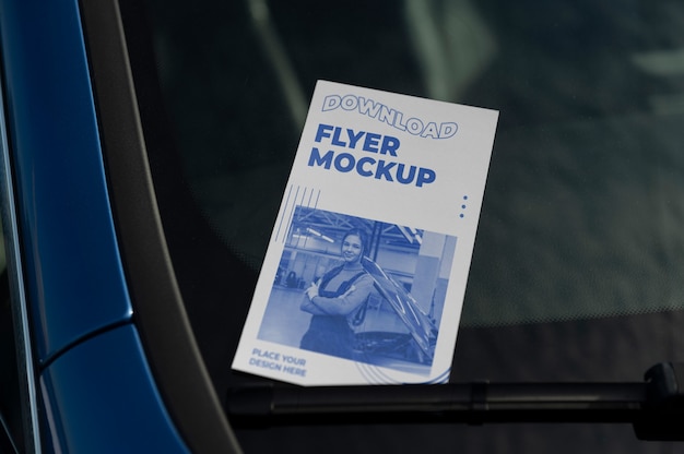 Flyer com informações na maquete do carro