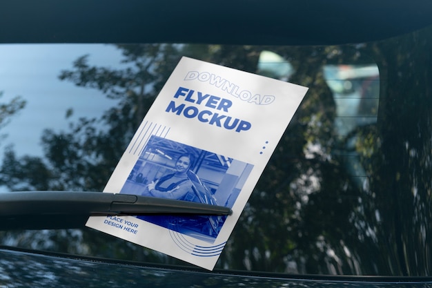 Flyer com informações na maquete do carro