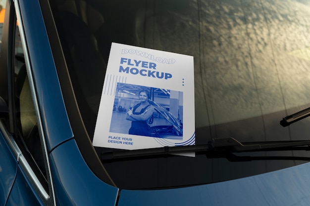 Flyer com informações na maquete do carro