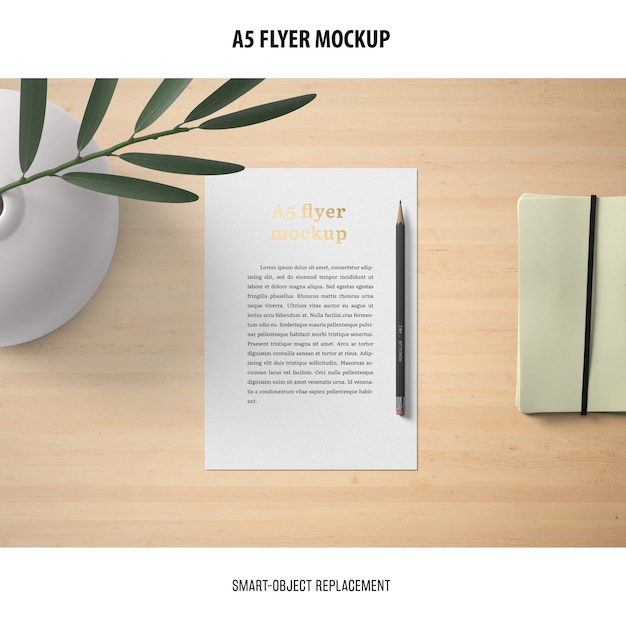 Flyer Mockup in un desktop