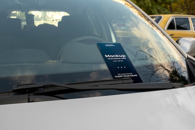 PSD flyer place sur le pare-brise de la voiture sous les essuie-glaces