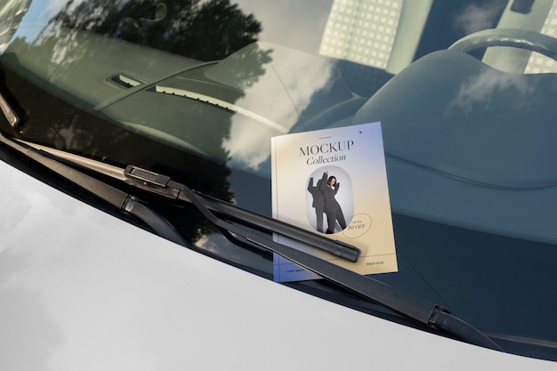 Flyer Place Sur Le Pare-brise De La Voiture Sous Les Essuie-glaces