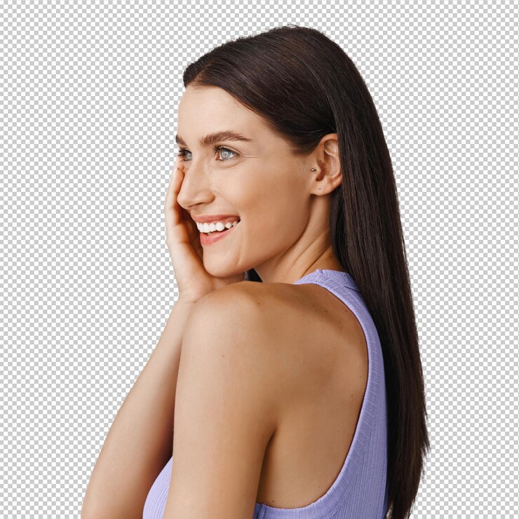 PSD foto de perfil de beleza de linda mulher adulta sorrindo rindo e tocando a pele facial limpa e saudável sem rugas conceito de cuidados com a pele antienvelhecimento