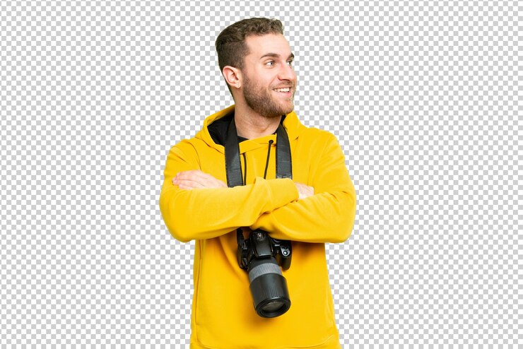 PSD fotografo giovane uomo sopra isolato chroma chiave sfondo felice e sorridente