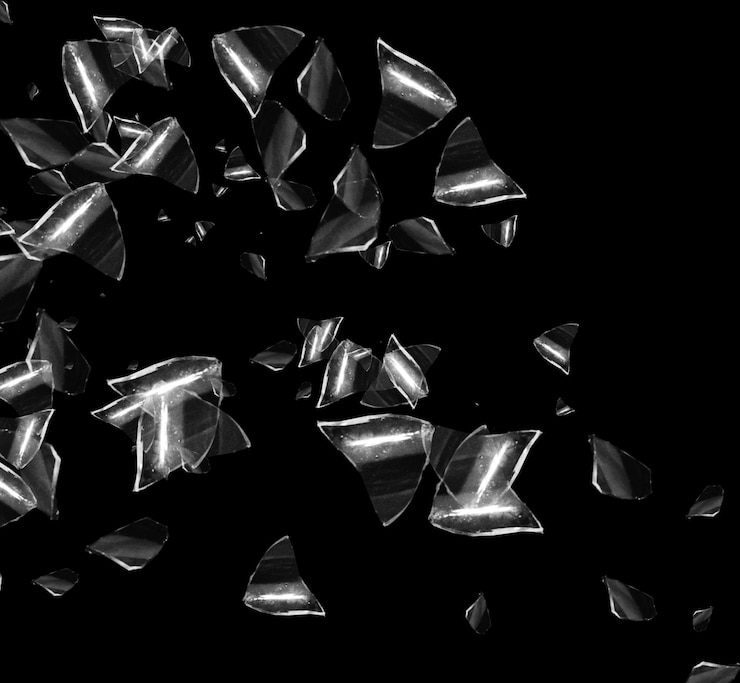 PSD des fragments de verre brisés flottent dans l'obscurité