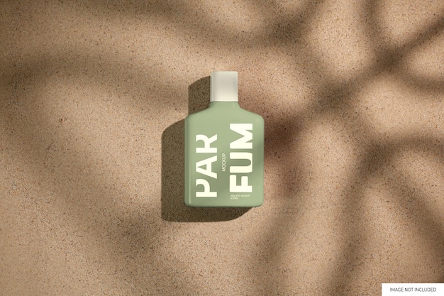 Frasco de parfum em areia