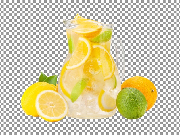 Frische limonade mit einer zitronenscheibe im glaskrug auf transparentem hintergrund