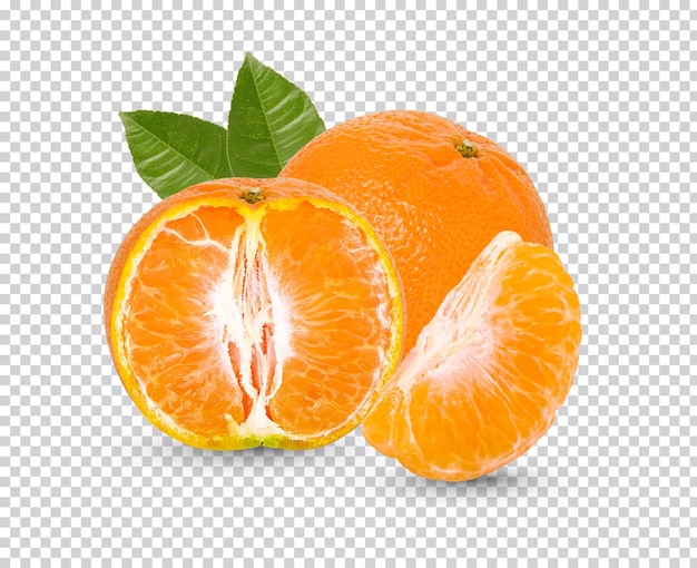 Frische Orange mit Blättern isoliert