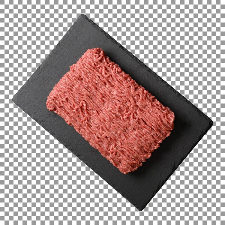 PSD frisches rohes hackfleisch auf schwarzem tablett mit transparentem hintergrund