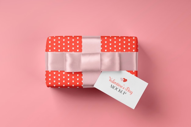 Fröhliches Geschenk-Mockup-Design zum Valentinstag