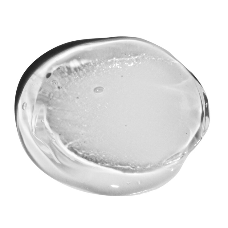 PSD frottement de gel cosmétique transparent sur un fond vide