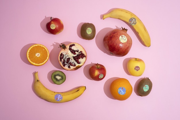 Fruits frais avec maquette d'autocollants