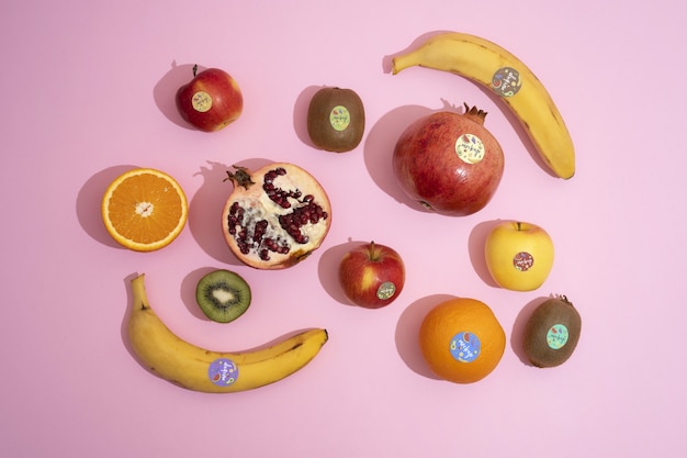 PSD fruits frais avec maquette d'autocollants