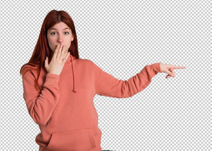 PSD gadis berambut merah muda dengan sweter merah muda menunjuk jari ke samping