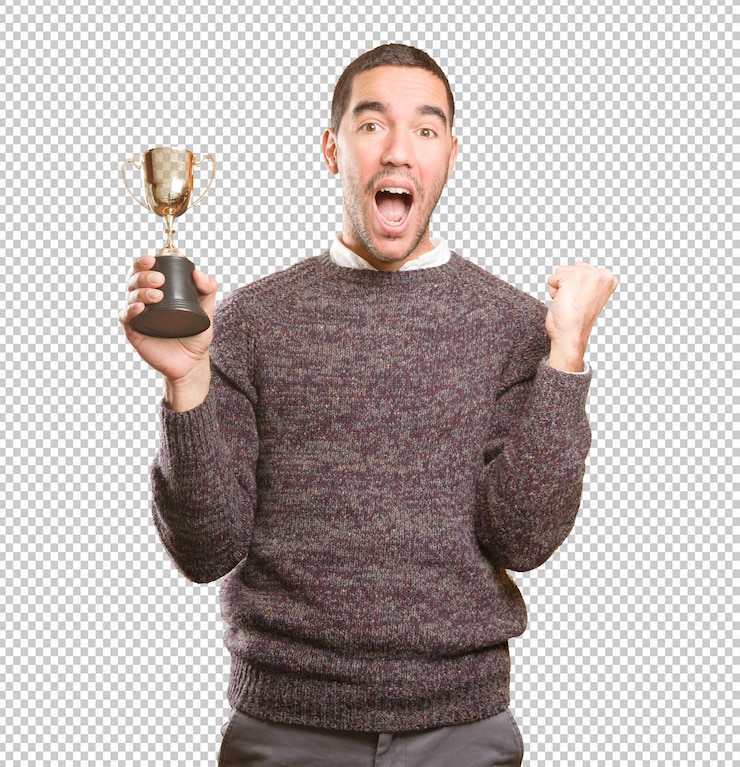 PSD ganador joven sosteniendo una copa de oro.