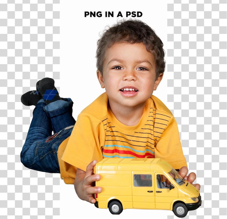 PSD garçon tenant une fourgonnette de jouets jaune isolée sur un fond transparent