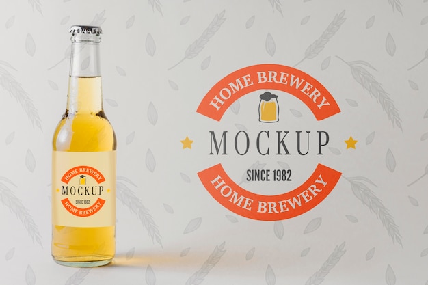 Garrafa de cerveja com embalagem mock-up