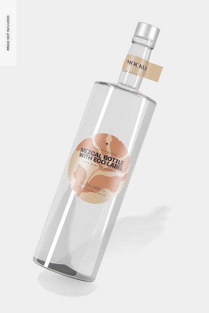 Garrafa de mezcal com maquete de rótulo ecológico, inclinada