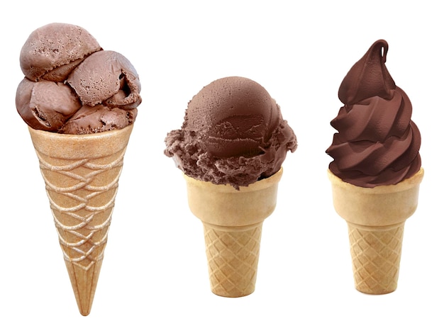 Gelato al cioccolato sullo sfondo trasparente del cono