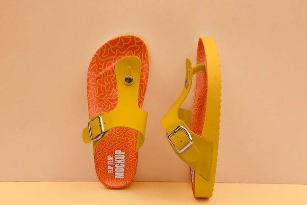Gelbe Flipflops im Studio