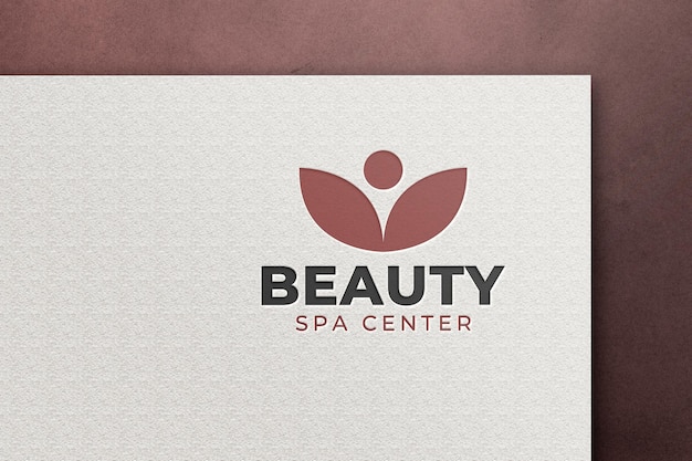 PSD geprägtes beauty-spa-logo-modell auf weißem papier