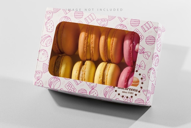 Geschenkboxmodell und Macarons auf grauem Hintergrund