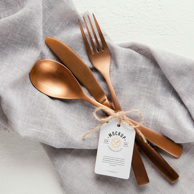 Geschirranordnung mit Mock-up-Tag