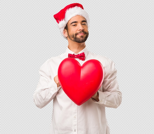 Giovane che porta un cappello del Babbo Natale il giorno di Natale