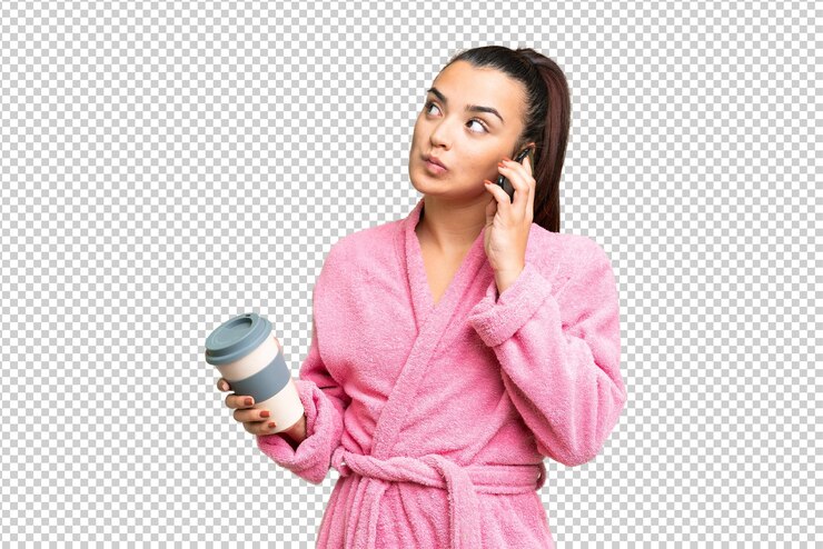 PSD giovane donna carina su uno sfondo isolato di chroma key