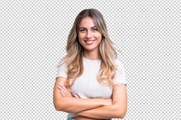 Giovane donna uruguaiana sullo sfondo isolato che tiene le braccia incrociate in posizione frontale