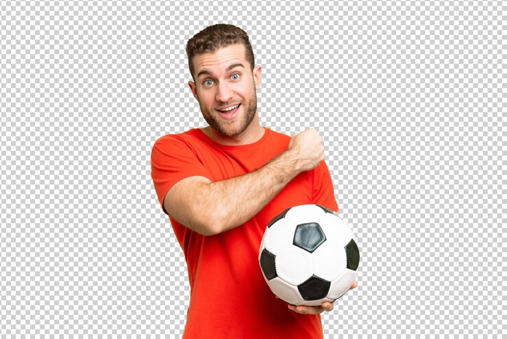 PSD giovane giocatore di calcio bellissimo uomo sopra isolato chroma chiave sfondo festeggiando una vittoria