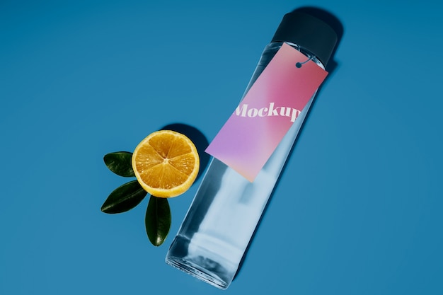 PSD glasflasche mit tag-mockup-design