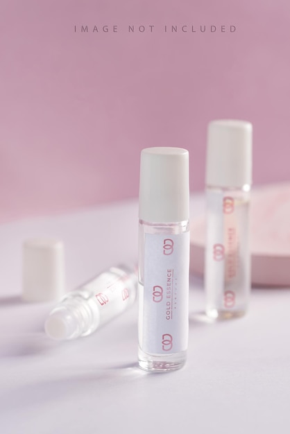 Glasproduktpaket Parfümproben auf rosa Hintergrund