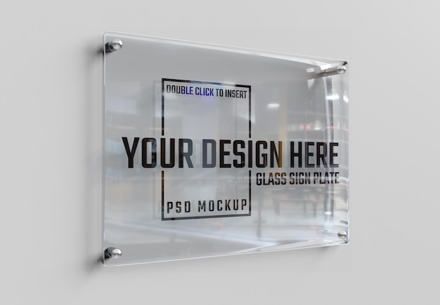 PSD glasschild an weißer wand mockup