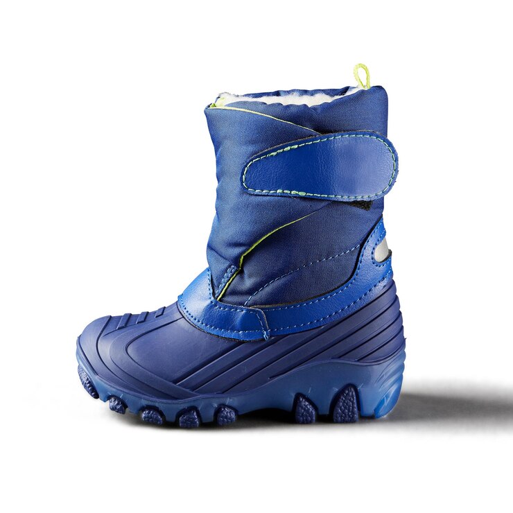 PSD goma azul y febric hecho cálido peludo dentro de la bota de alto ángulo de vista