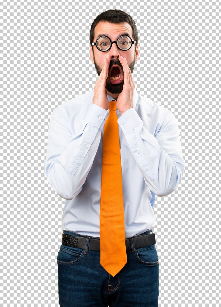 PSD gracioso hombre con gafas gritando