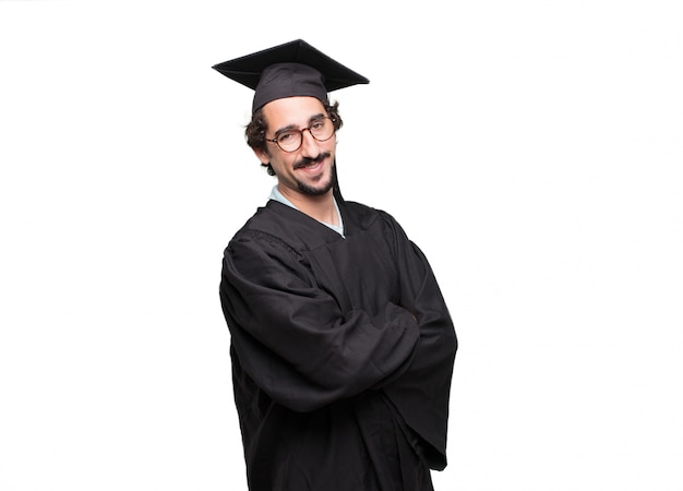 graduado homem barbudo com um olhar orgulhoso, confiante e feliz, sorrindo e se sentindo satisfeito