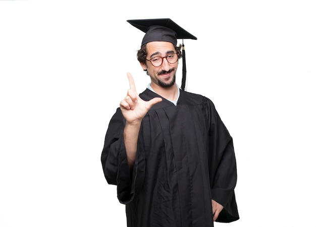 graduado homem barbudo gesticulando