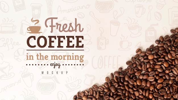 Grains de café sur le bureau